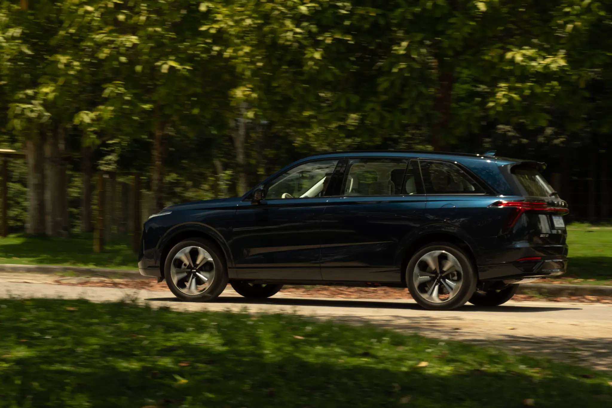 SUV premium em deslocamento privativo em Trancoso